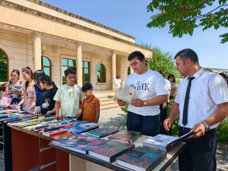"Biliklə Gələcəyə" adlı kitab sərgisi keçirilib.