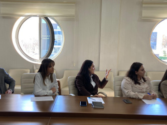 Dövlət qulluğunda çalışan şəxslər üçün “Dövlət müəssisələrində səmərəli ünsiyyət, komanda işi və etik davranış qatdaları ” mövzusunda təlim keçirilib.