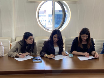 Dövlət qulluğunda çalışan şəxslər üçün “Dövlət müəssisələrində səmərəli ünsiyyət, komanda işi və etik davranış qatdaları ” mövzusunda təlim keçirilib.
