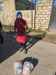 Aramsız yağışlar nəticəsində sel sularından zərər çəkmiş aztəminatlı ailələrə ərzaq yardımı paylanmışdır.