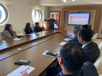 Dövlət qulluğunda çalışan şəxslər üçün “Dövlət müəssisələrində səmərəli ünsiyyət, komanda işi və etik davranış qatdaları ” mövzusunda təlim keçirilib.