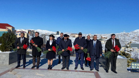 Xızı rayonunda Xocalı faciəsinin qurbanları yad edildi.