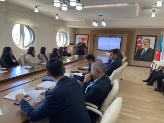 Dövlət qulluğunda çalışan şəxslər üçün “Dövlət müəssisələrində səmərəli ünsiyyət, komanda işi və etik davranış qatdaları ” mövzusunda təlim keçirilib.