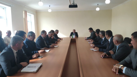 Rayon İcra Hakimiyyətinin başçısı növbəti səyyar qəbulunu Giləzi qəsəbə sakinləri ilə keçirib.