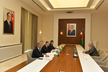 Rəqəmsal inkişaf və nəqliyyat naziri Rəşad Nəbiyev Xızı rayonunda vətəndaşları qəbul edib.