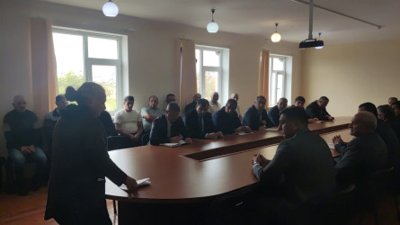Rayon İcra Hakimiyyətinin başçısı növbəti səyyar qəbulunu Giləzi qəsəbə sakinləri ilə keçirib.