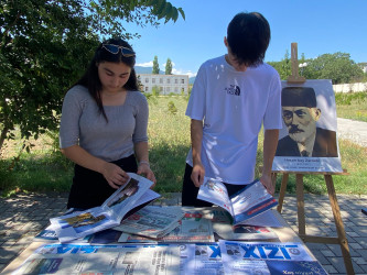 Xızı rayon Heydər Əliyev Parkında  "Gənclər üçün-Oxu günü" adlı mütaliə günü keçirilib.