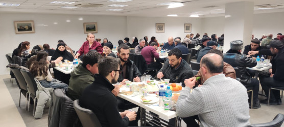 Xızı rayonunda Ramazan ayı ilə əlaqədar iftar süfrəsi təşkil edilib.