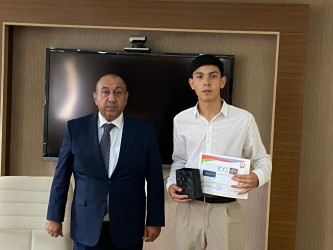 Xızı Rayon İcra Hakimiyyətinin başçısı 600 baldan yüksək nəticə göstərən abituriyentlərlə görüş keçirib.