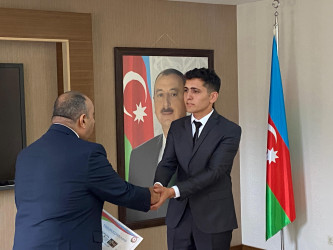 Xızı Rayon İcra Hakimiyyətinin başçısı 600 baldan yüksək nəticə göstərən abituriyentlərlə görüş keçirib.