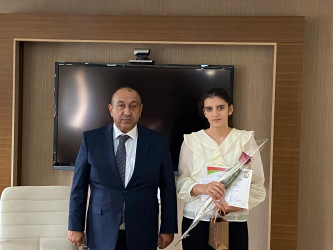 Xızı Rayon İcra Hakimiyyətinin başçısı 600 baldan yüksək nəticə göstərən abituriyentlərlə görüş keçirib.