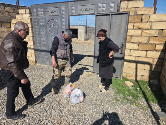 Aramsız yağışlar nəticəsində sel sularından zərər çəkmiş aztəminatlı ailələrə ərzaq yardımı paylanmışdır.