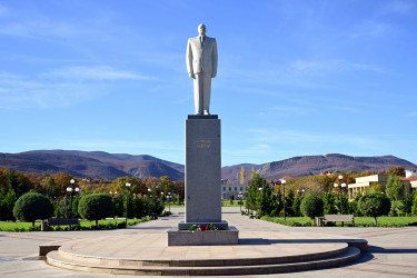 Mədəniyyət naziri Adil Kərimli Xızı şəhərində vətəndaşları qəbul edib.
