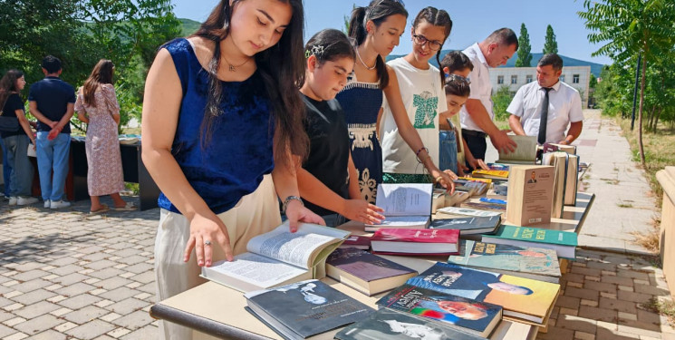 "Biliklə Gələcəyə" adlı kitab sərgisi keçirilib.