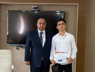 Xızı Rayon İcra Hakimiyyətinin başçısı 600 baldan yüksək nəticə göstərən abituriyentlərlə görüş keçirib.