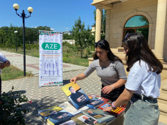 Xızı rayon Heydər Əliyev Parkında  "Gənclər üçün-Oxu günü" adlı mütaliə günü keçirilib.