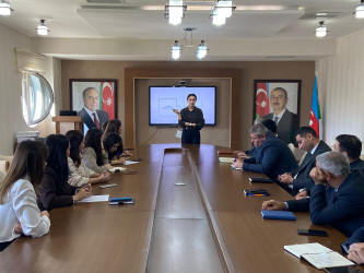 Dövlət qulluğunda çalışan şəxslər üçün “Dövlət müəssisələrində səmərəli ünsiyyət, komanda işi və etik davranış qatdaları ” mövzusunda təlim keçirilib.